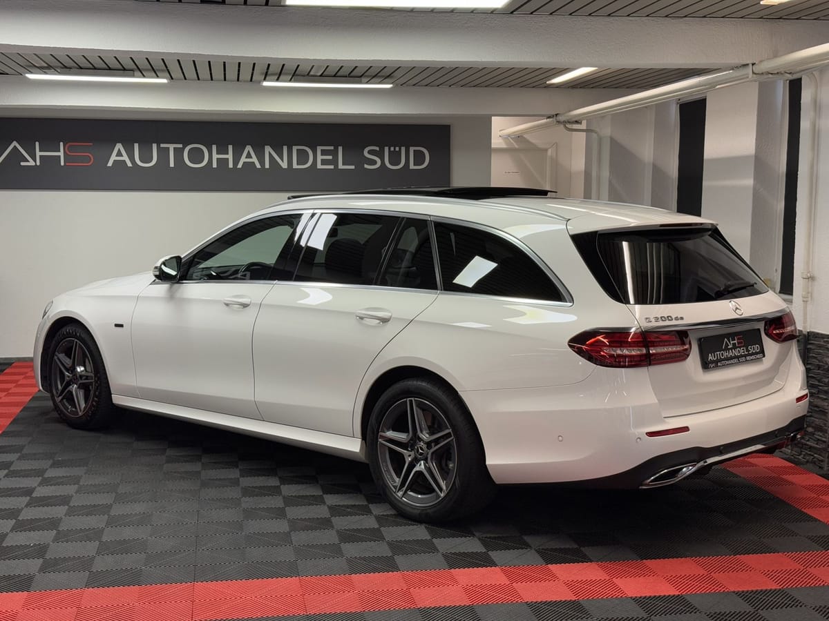 Mercedes-Benz E 300 de AMG-LINE PANO AHK foto 5