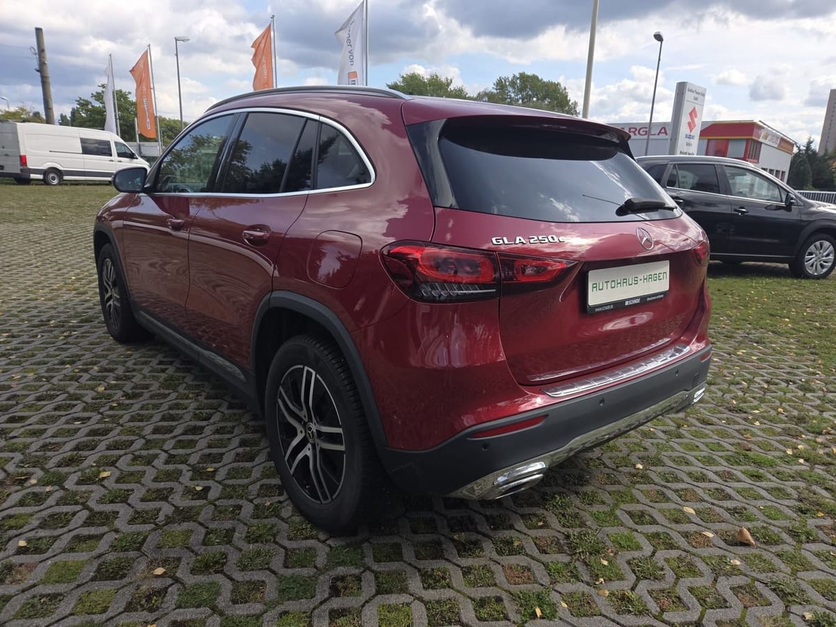 Mercedes-Benz GLA 250 e Progressive LED HP MBux Navi Spur foto 5