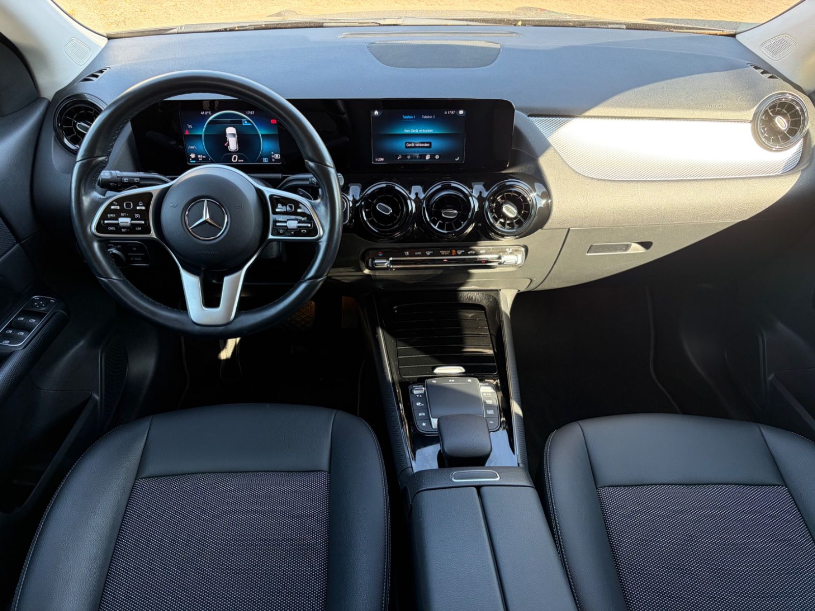 Mercedes-Benz GLA 180 d 1.Hand / HU NEU / MB Scheckheft foto 12