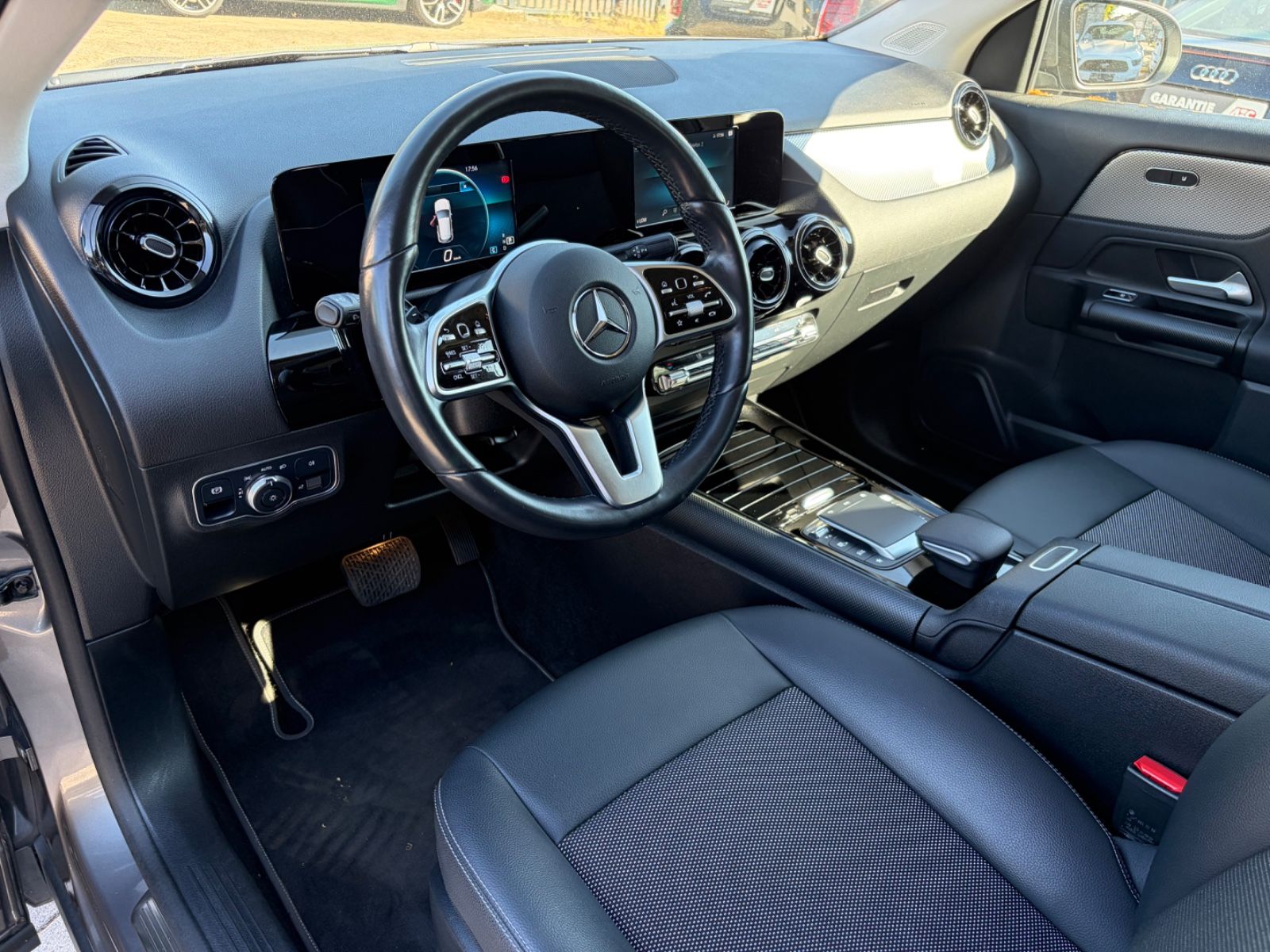 Mercedes-Benz GLA 180 d 1.Hand / HU NEU / MB Scheckheft foto 9