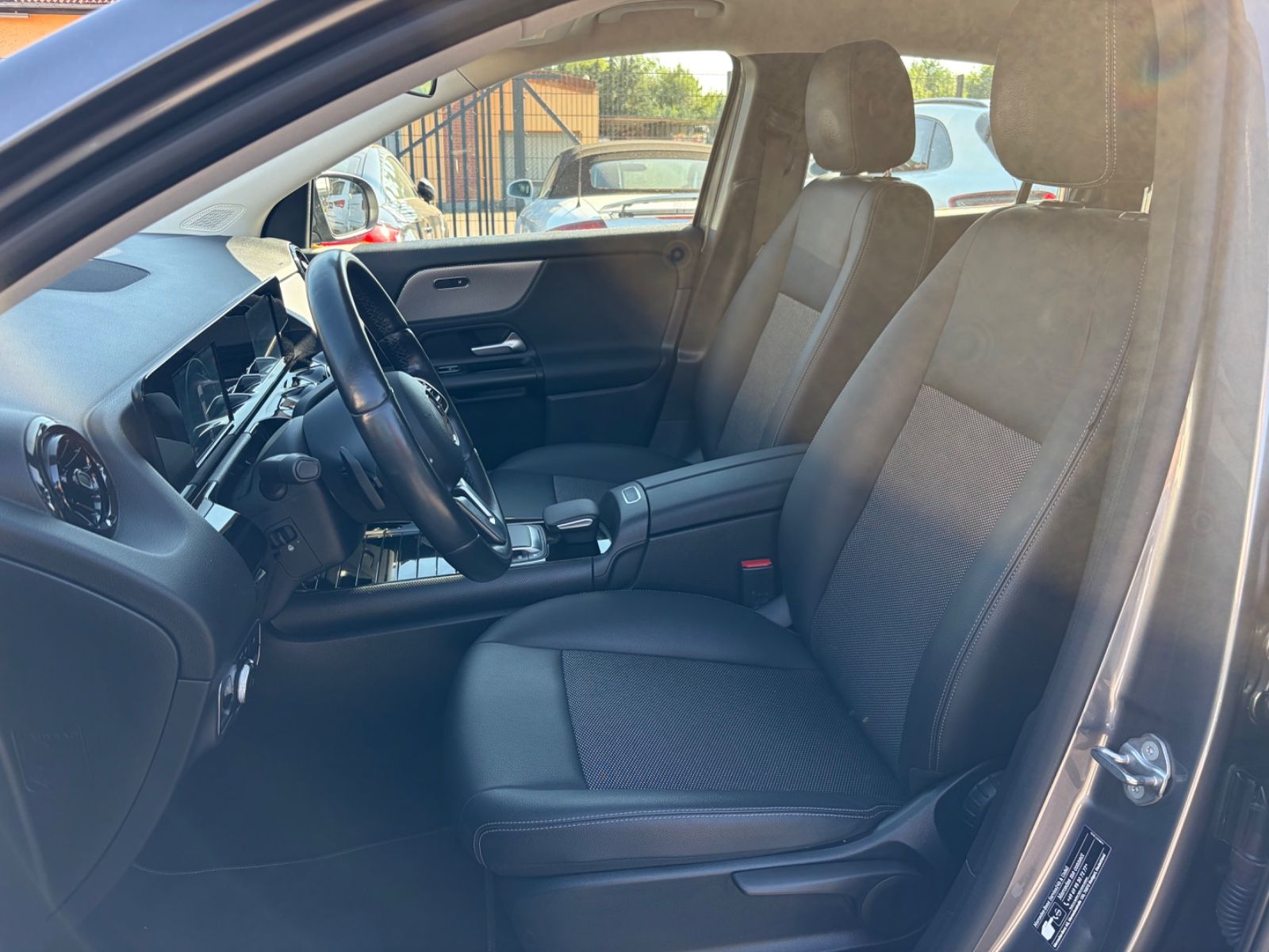 Mercedes-Benz GLA 180 d 1.Hand / HU NEU / MB Scheckheft foto 10