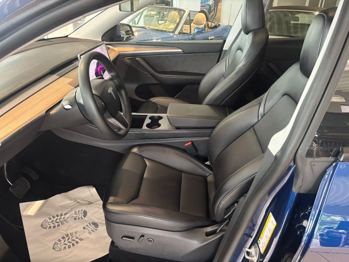 Tesla Model Y Long Range RWD foto 12