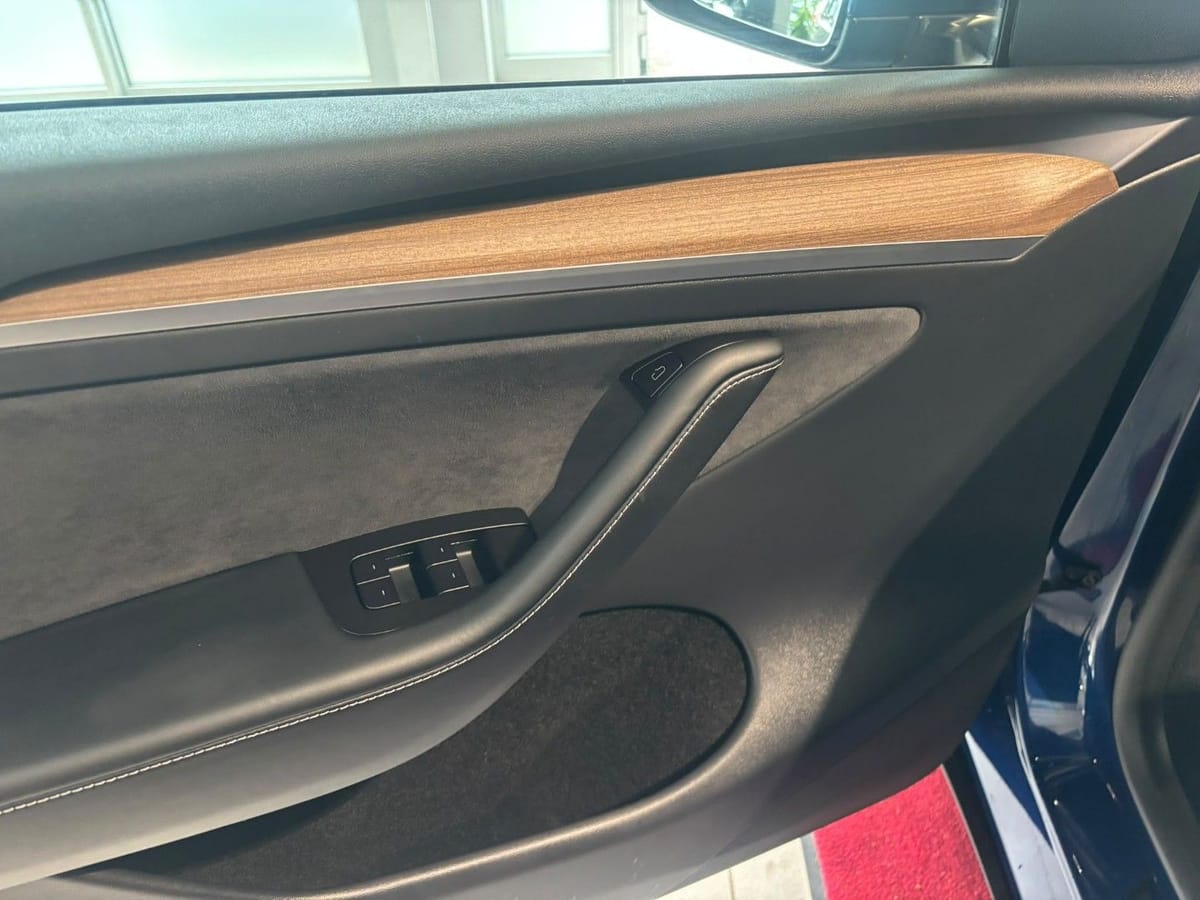 Tesla Model Y Long Range RWD foto 13