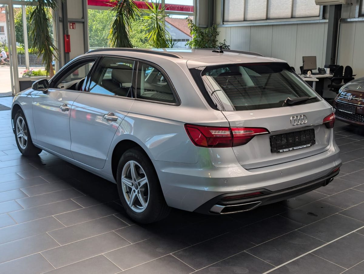 Audi A4 Avant 30 TDI S tronic 8-fach foto 2