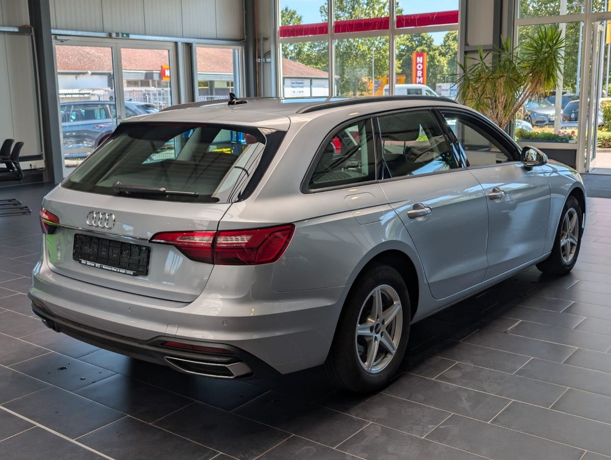 Audi A4 Avant 30 TDI S tronic 8-fach foto 4