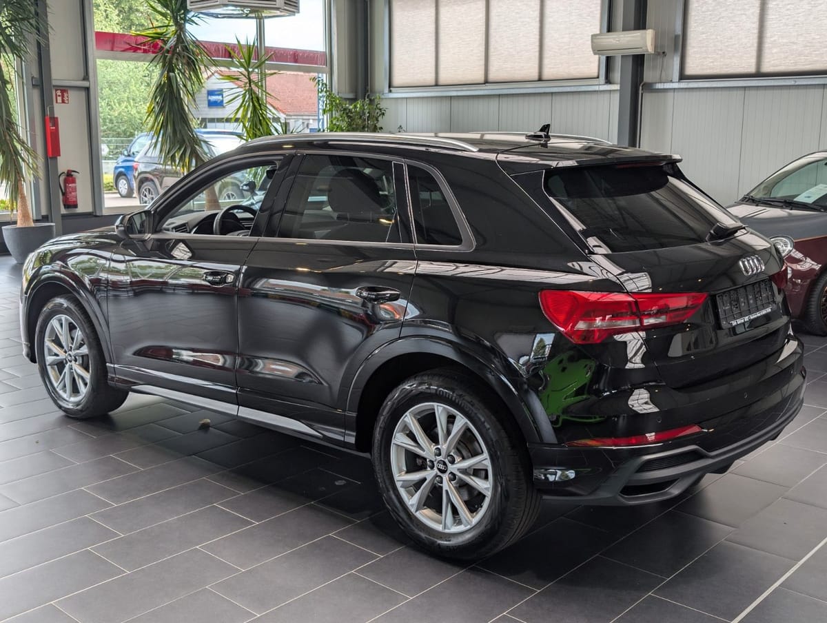 Audi Q3 35 TDI S line foto 2
