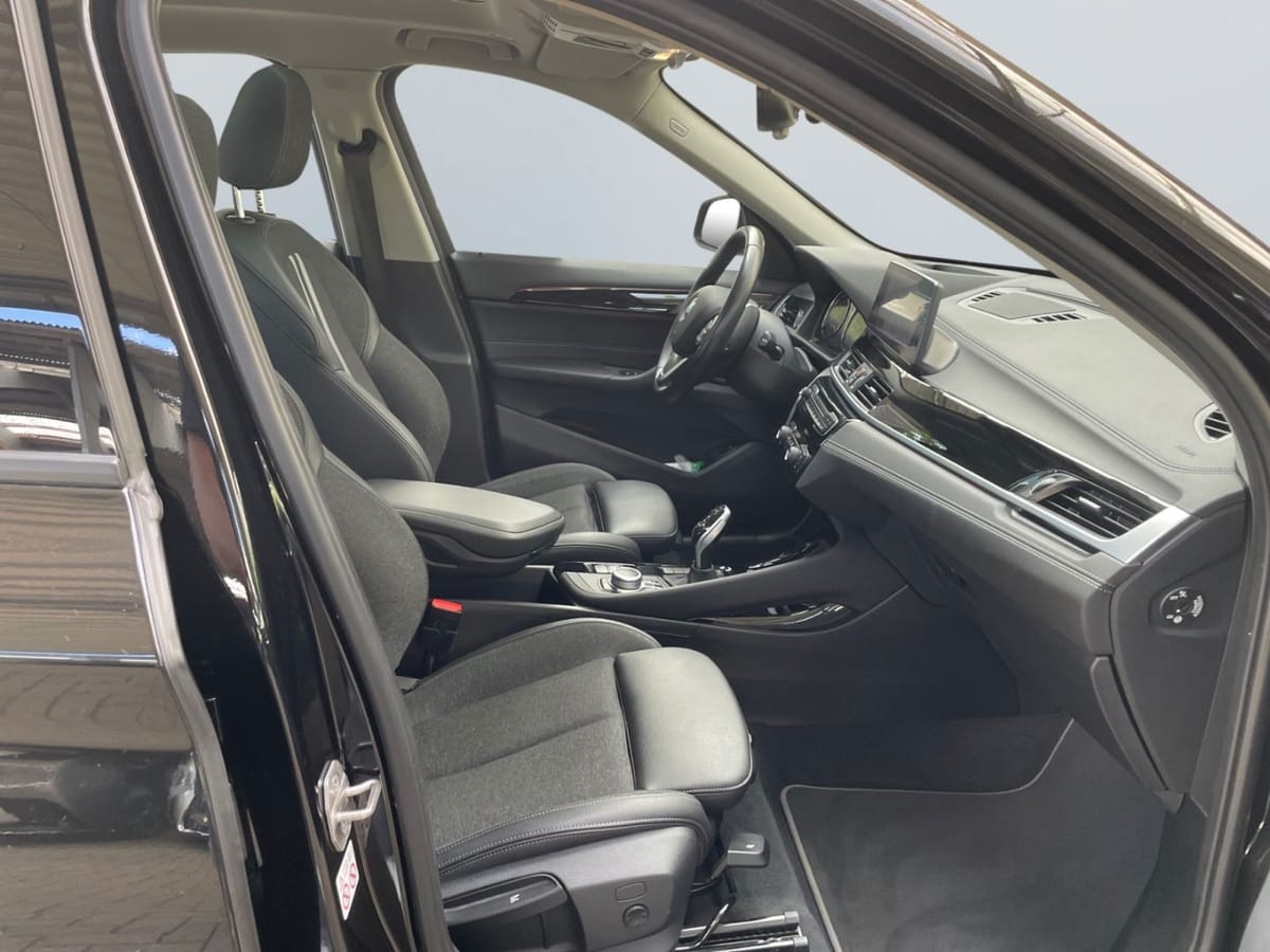 BMW X1 sDrive20i Sport Line PANO SHZ PDC ACC foto 20