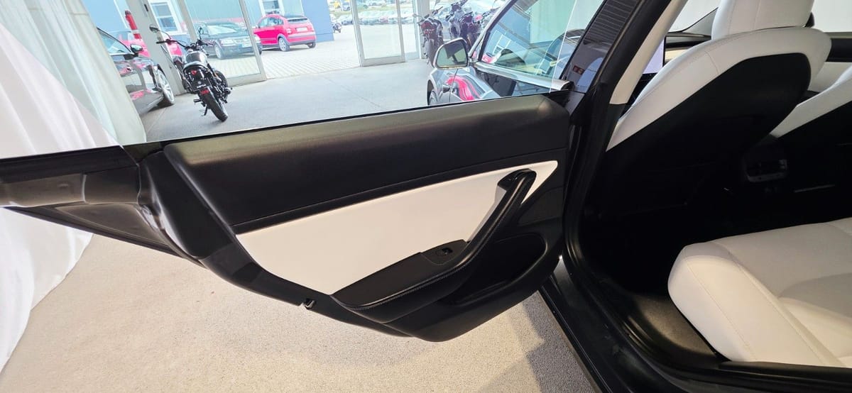 Tesla Model 3 Long Range Dual AWD foto 11