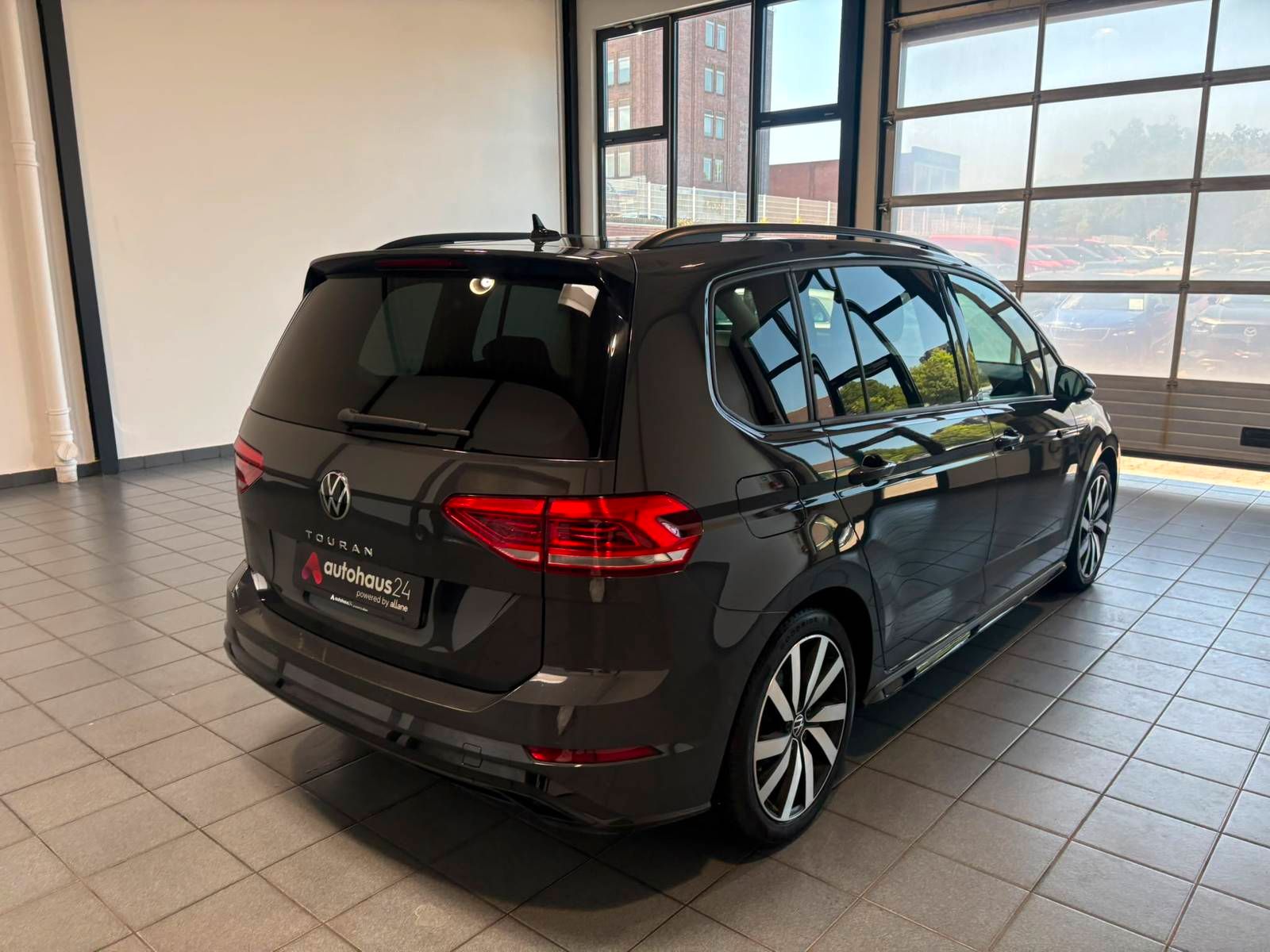 Volkswagen Touran 1.5 TSI Highline DSG ACC Kamera Navi foto 5
