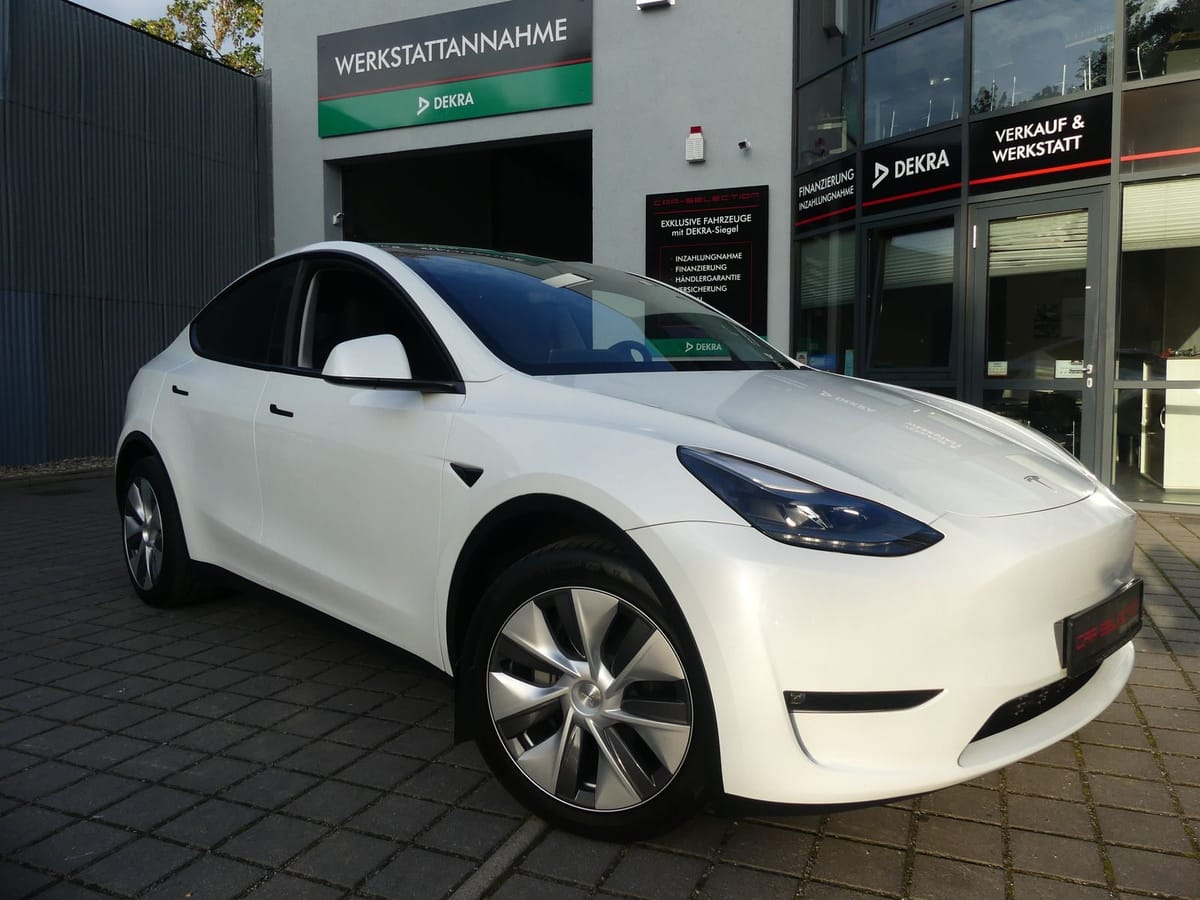 Tesla Model Y Long Range Dual AWD 378KW PANO LED KAM