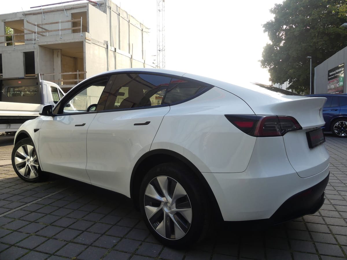 Tesla Model Y Long Range Dual AWD 378KW PANO LED KAM foto 5