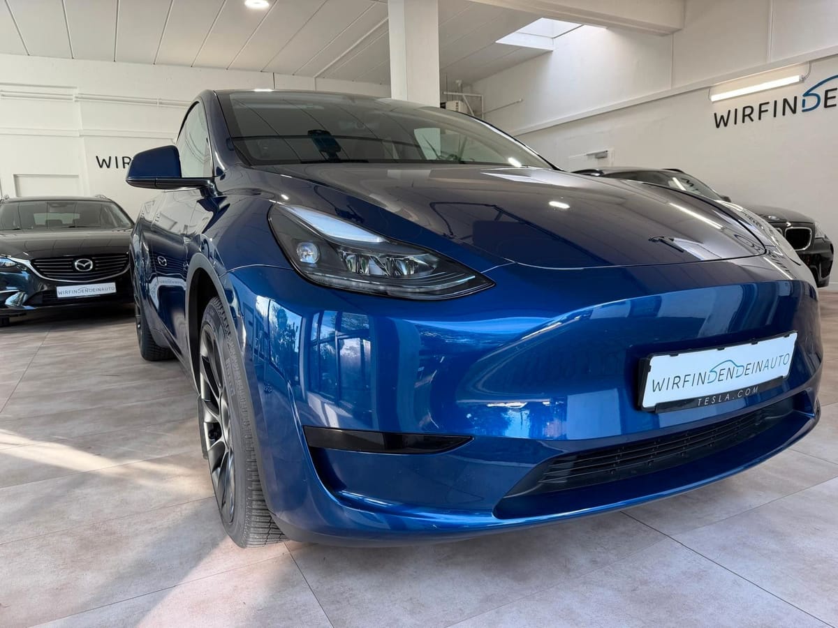 Tesla Model Y RWD Premium Matrix Autopilot AHK 20 Zoll