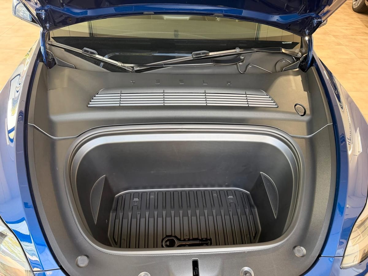 Tesla Model Y RWD Premium Matrix Autopilot AHK 20 Zoll foto 11