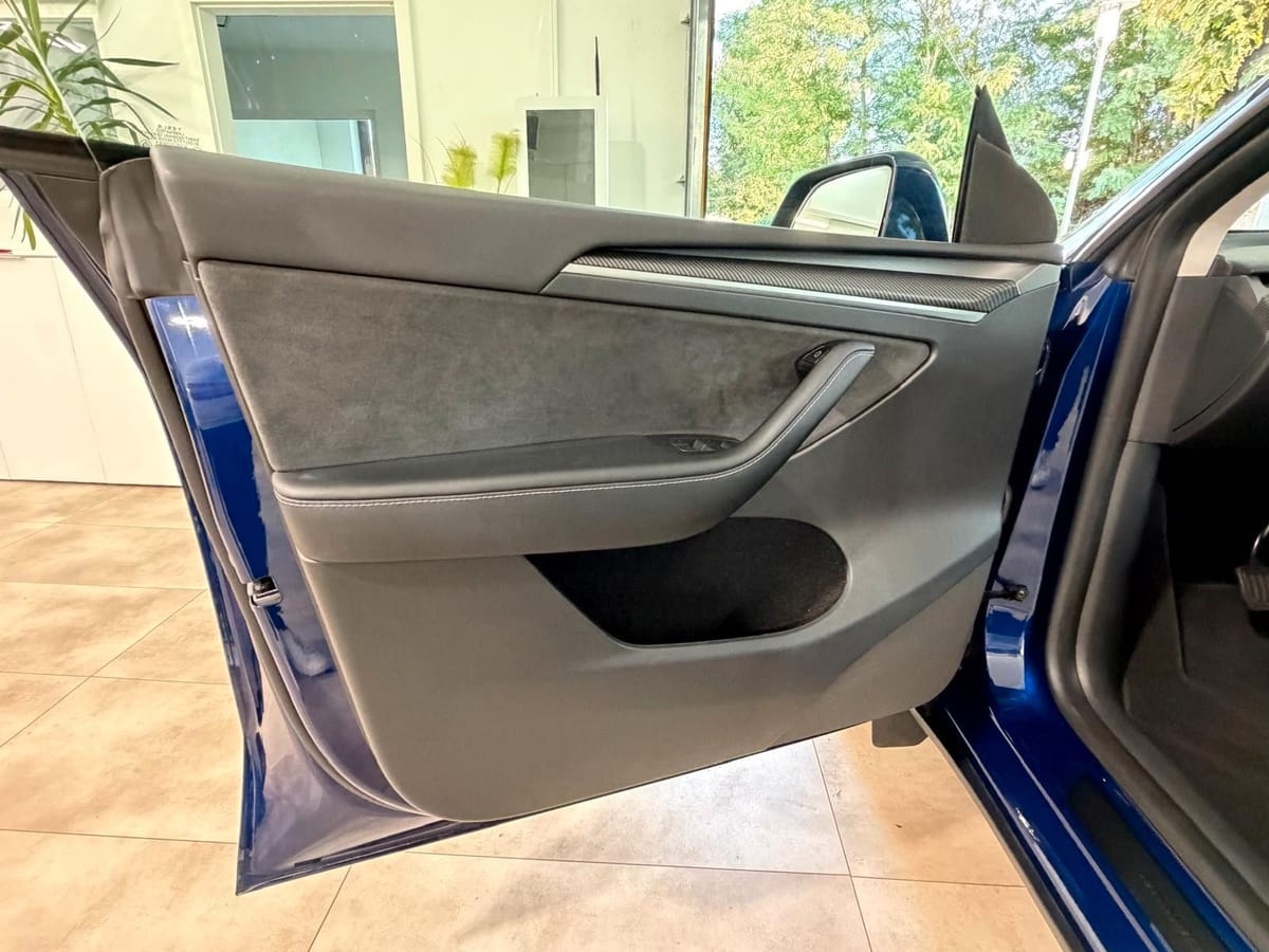 Tesla Model Y RWD Premium Matrix Autopilot AHK 20 Zoll foto 12