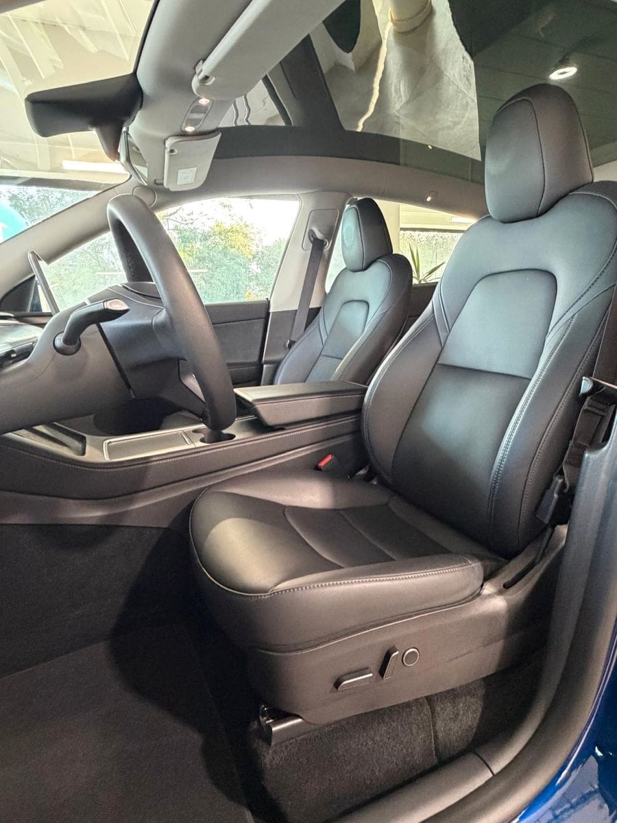 Tesla Model Y RWD Premium Matrix Autopilot AHK 20 Zoll foto 14