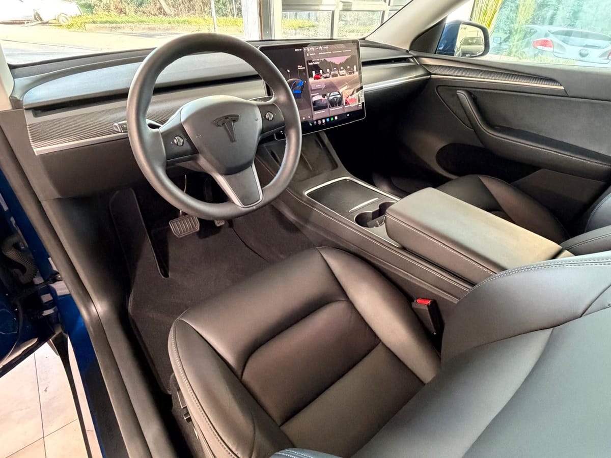 Tesla Model Y RWD Premium Matrix Autopilot AHK 20 Zoll foto 15