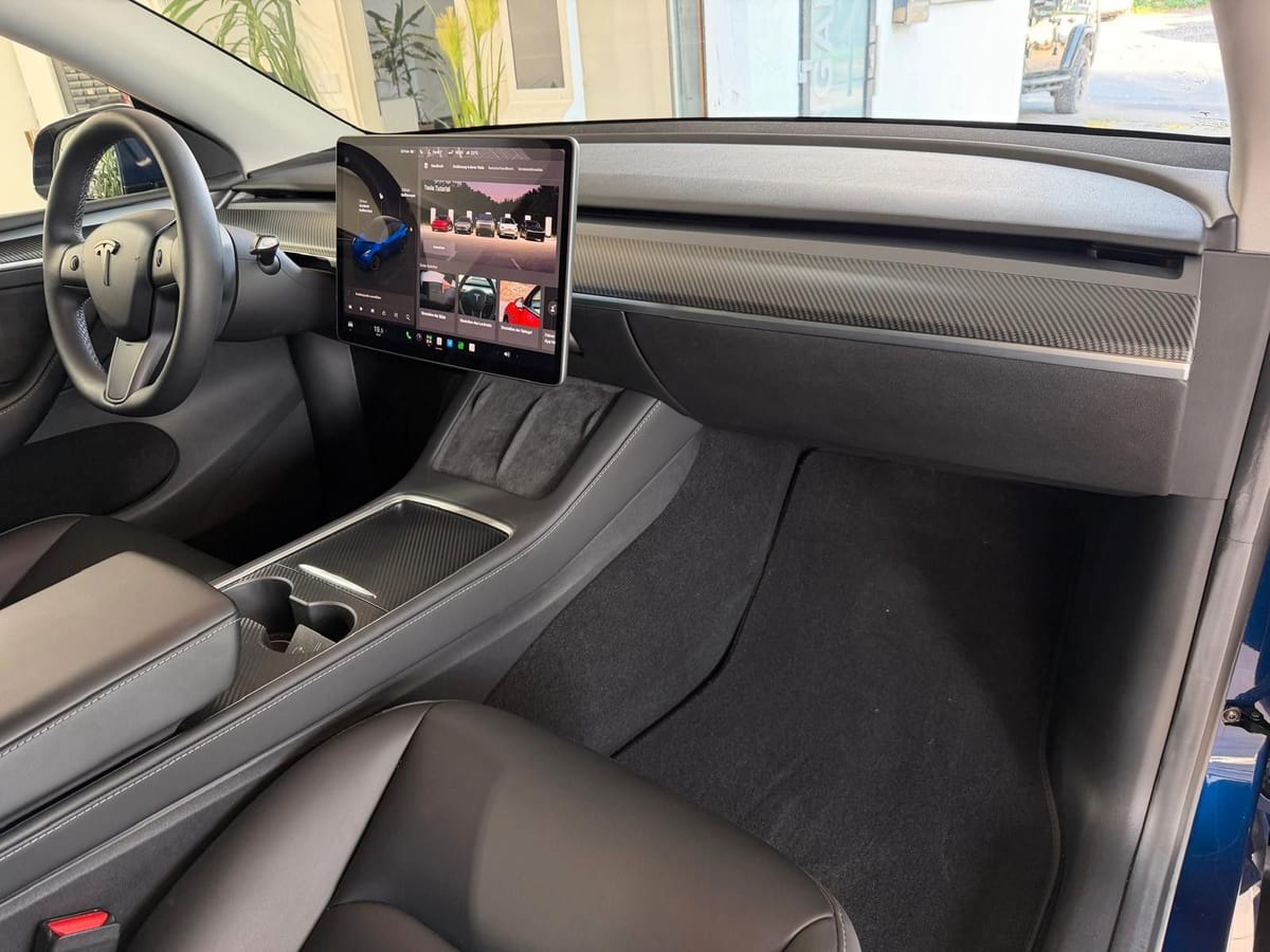 Tesla Model Y RWD Premium Matrix Autopilot AHK 20 Zoll foto 21