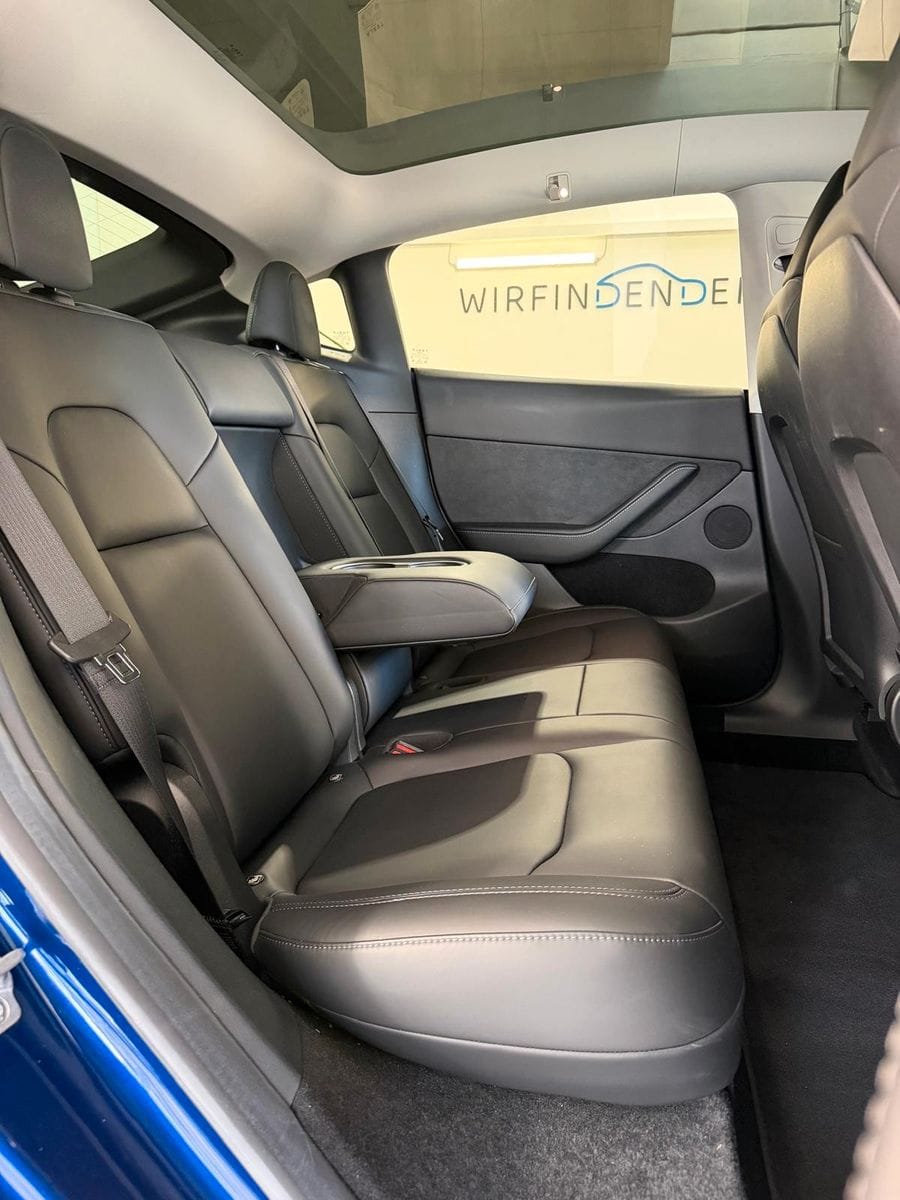 Tesla Model Y RWD Premium Matrix Autopilot AHK 20 Zoll foto 24