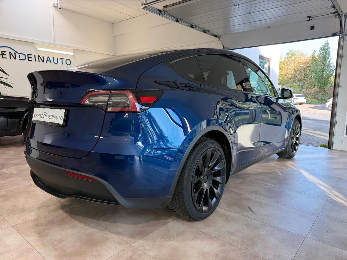 Tesla Model Y RWD Premium Matrix Autopilot AHK 20 Zoll foto 4