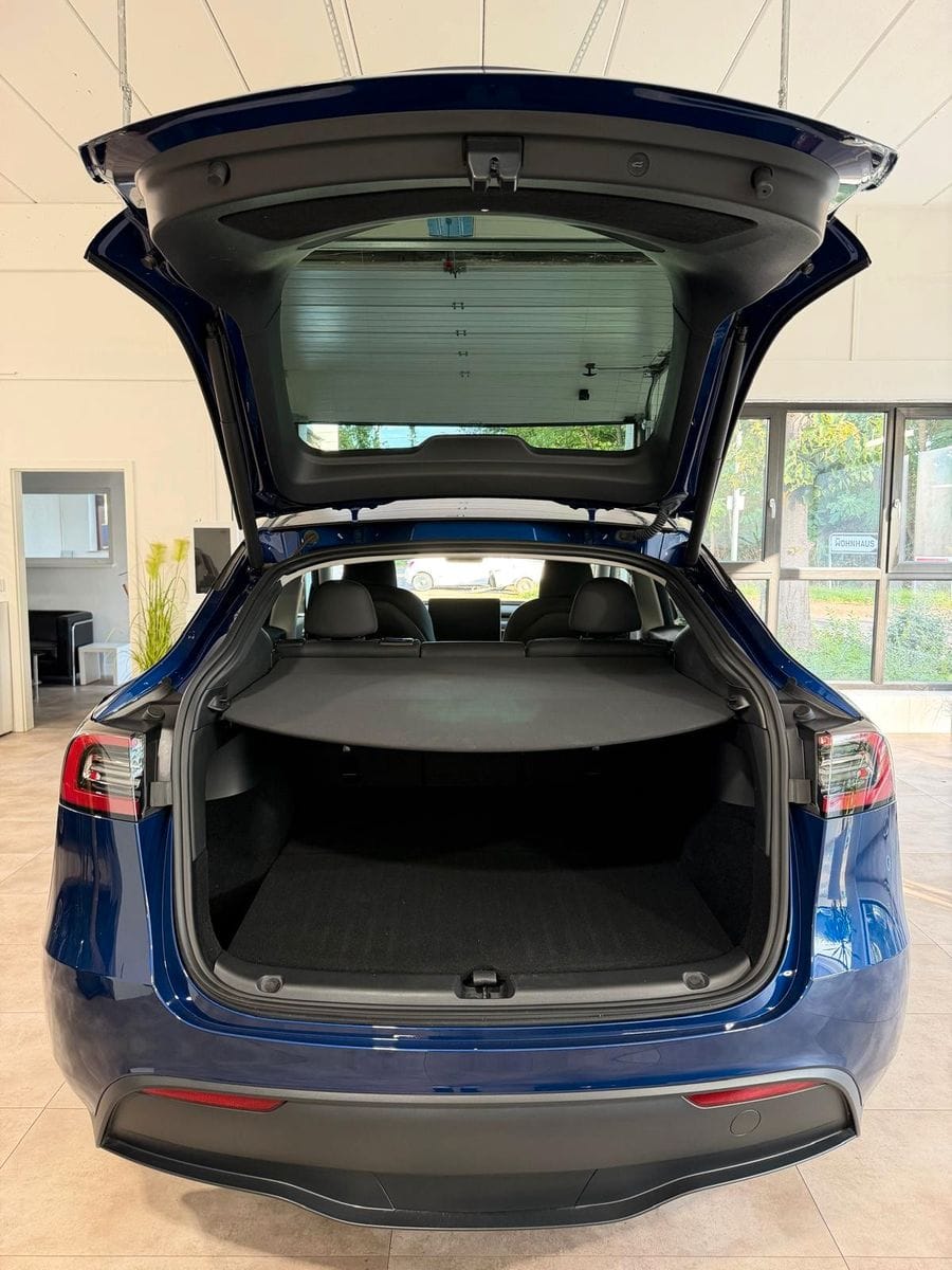 Tesla Model Y RWD Premium Matrix Autopilot AHK 20 Zoll foto 6