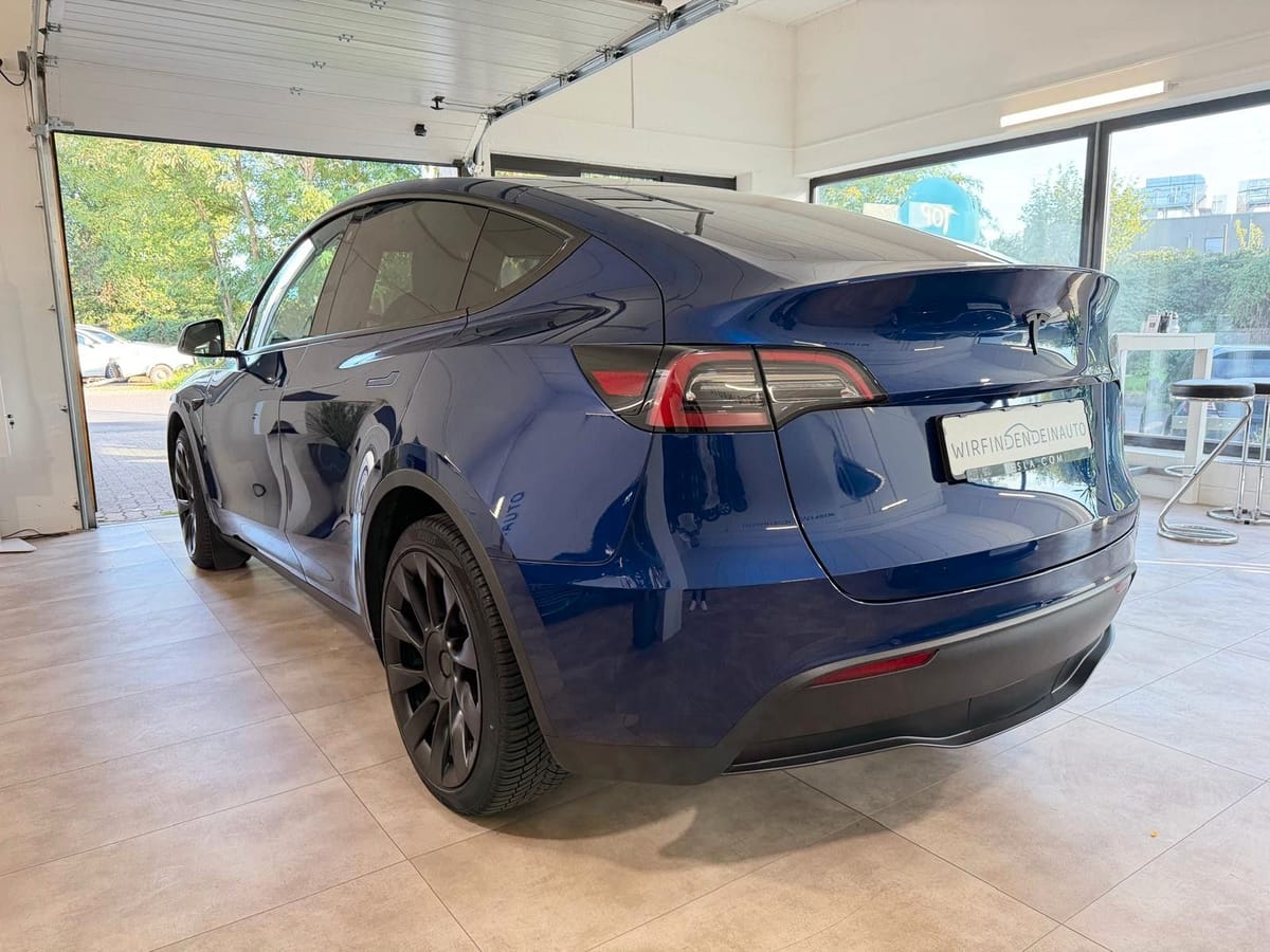 Tesla Model Y RWD Premium Matrix Autopilot AHK 20 Zoll foto 7