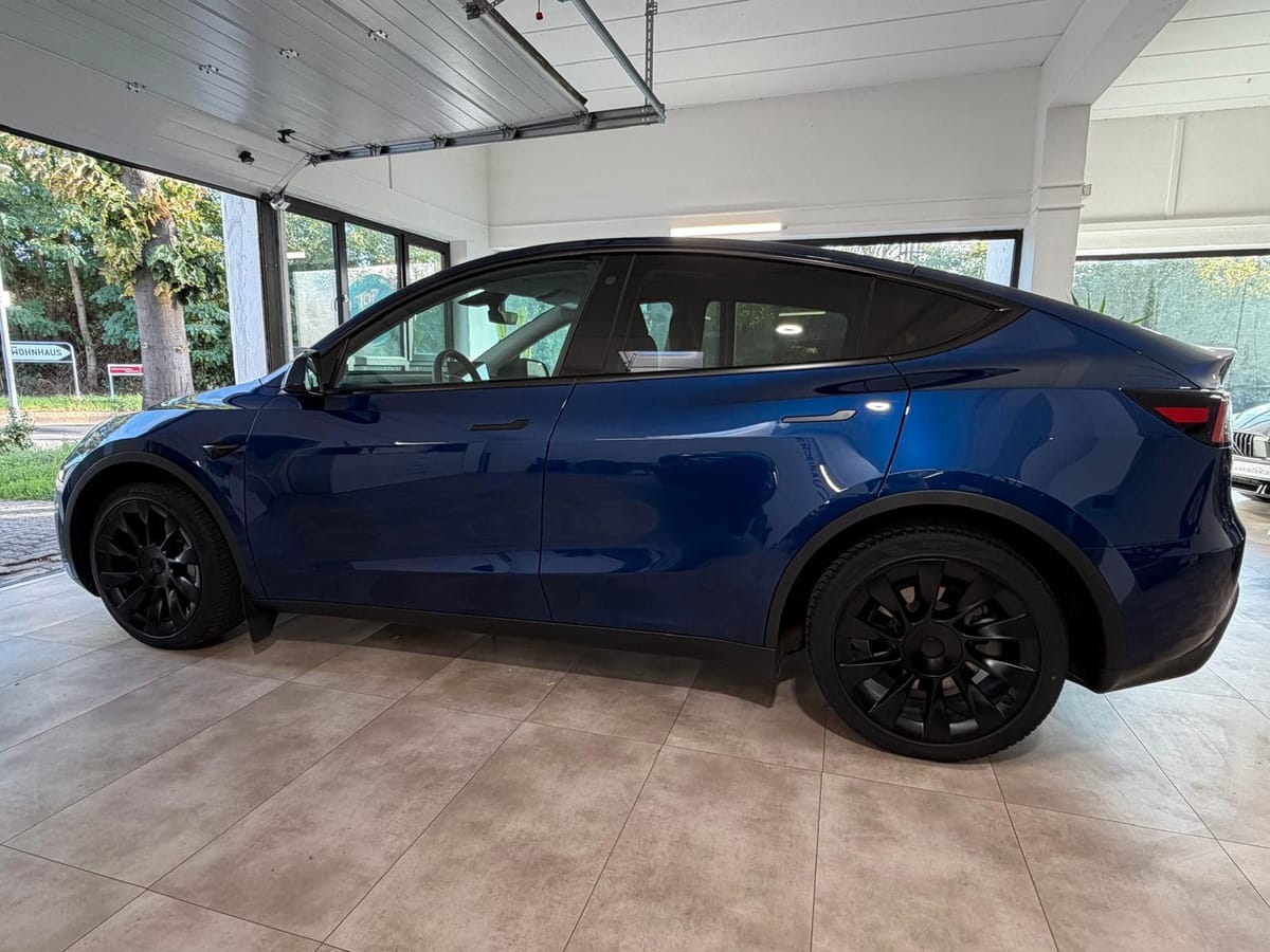 Tesla Model Y RWD Premium Matrix Autopilot AHK 20 Zoll foto 8