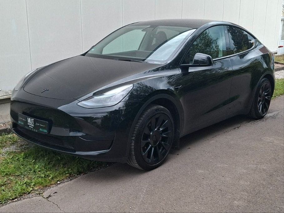 Tesla Model Y Basis RWD 20 ZOLL AHK SOH 96 %