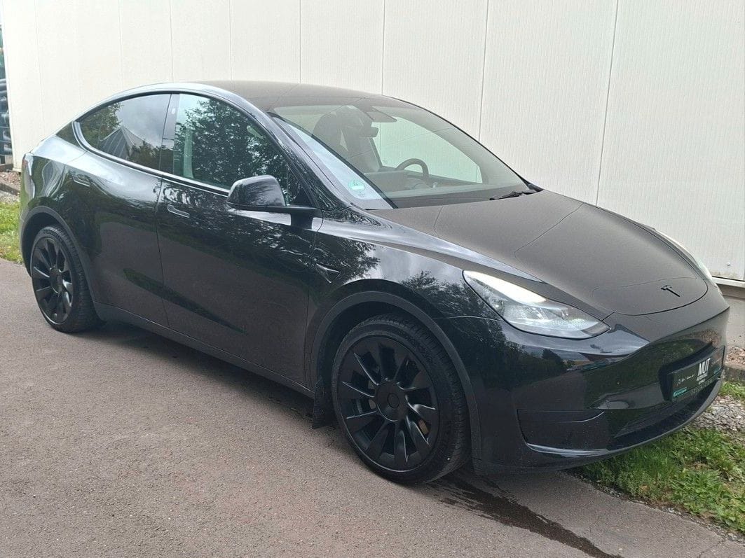 Tesla Model Y Basis RWD 20 ZOLL AHK SOH 96 % foto 3