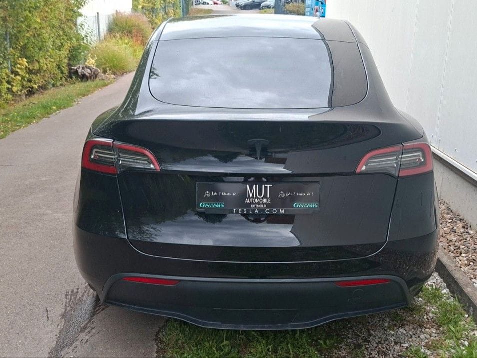 Tesla Model Y Basis RWD 20 ZOLL AHK SOH 96 % foto 5