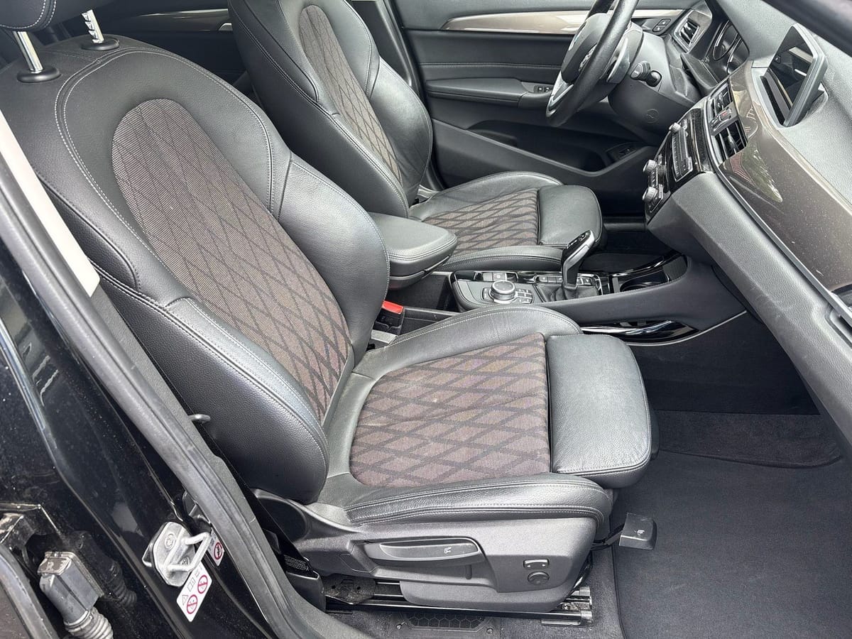 BMW X1 xDrive20d XLINE AUT NAVI LED AHK PANO RFK GRA foto 13