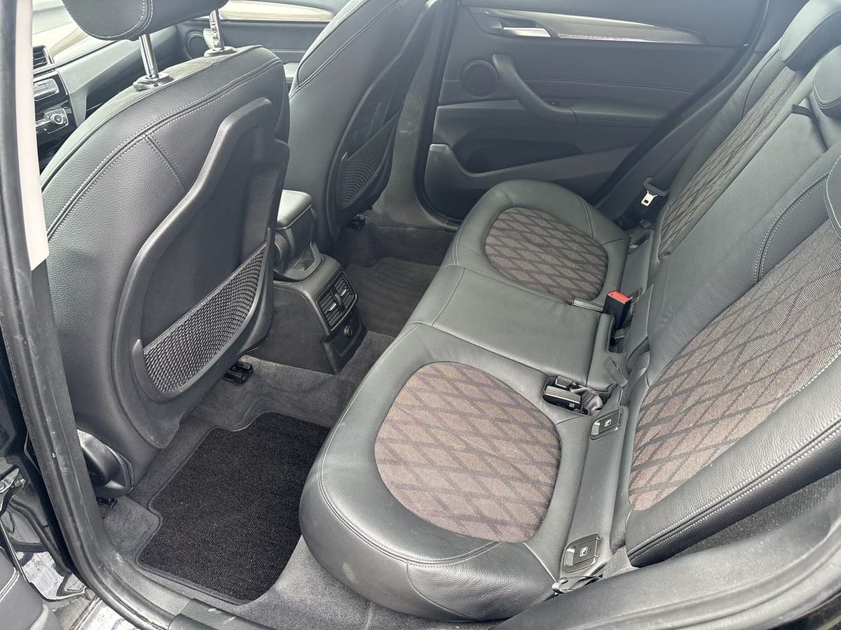 BMW X1 xDrive20d XLINE AUT NAVI LED AHK PANO RFK GRA foto 14