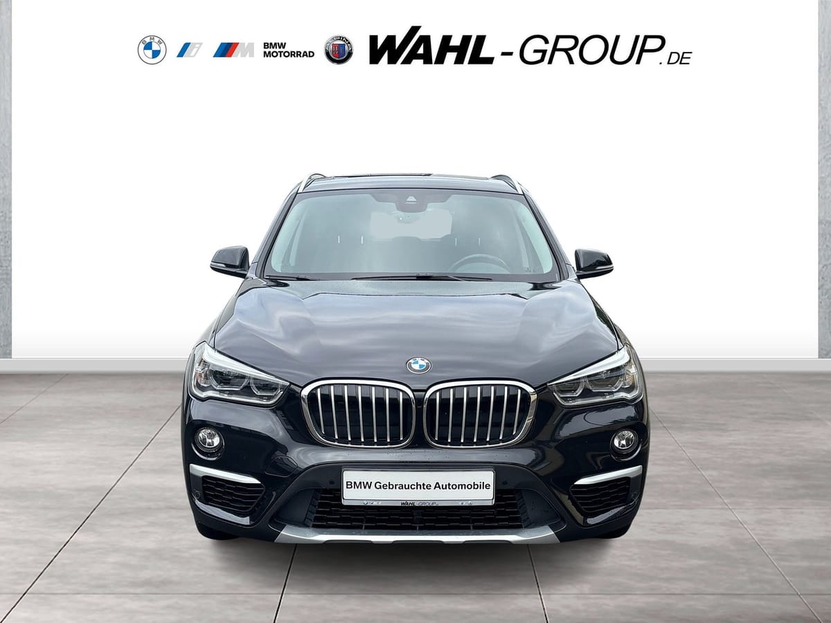 BMW X1 xDrive20d XLINE AUT NAVI LED AHK PANO RFK GRA foto 3