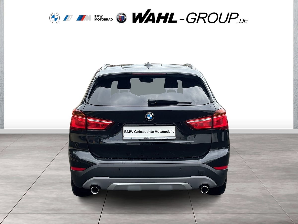 BMW X1 xDrive20d XLINE AUT NAVI LED AHK PANO RFK GRA foto 4