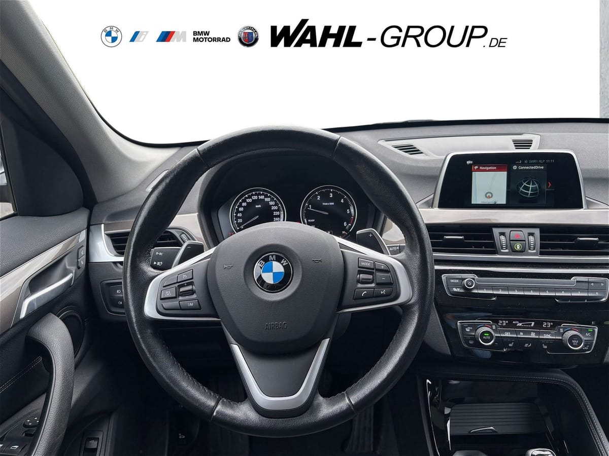 BMW X1 xDrive20d XLINE AUT NAVI LED AHK PANO RFK GRA foto 10