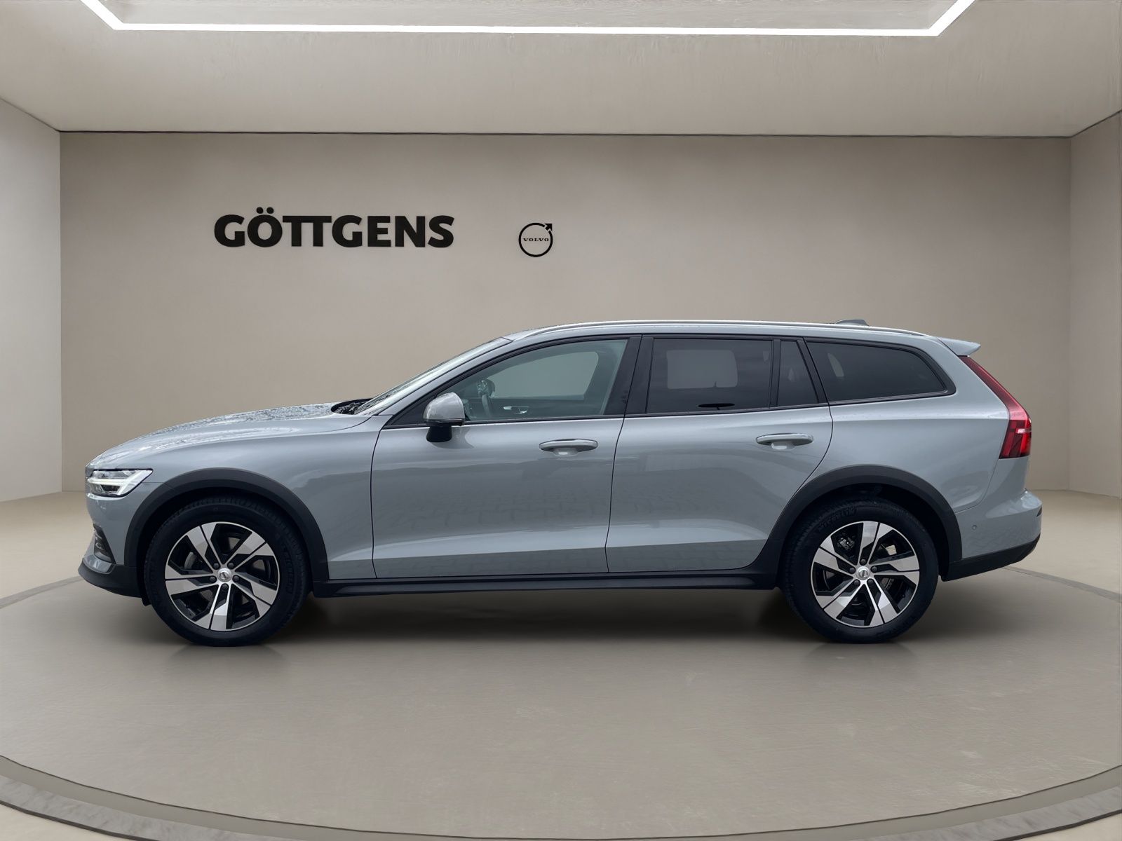 Volvo V60 Cross Country B4 AWD Plus PANO NAVI LED 18LM foto 2