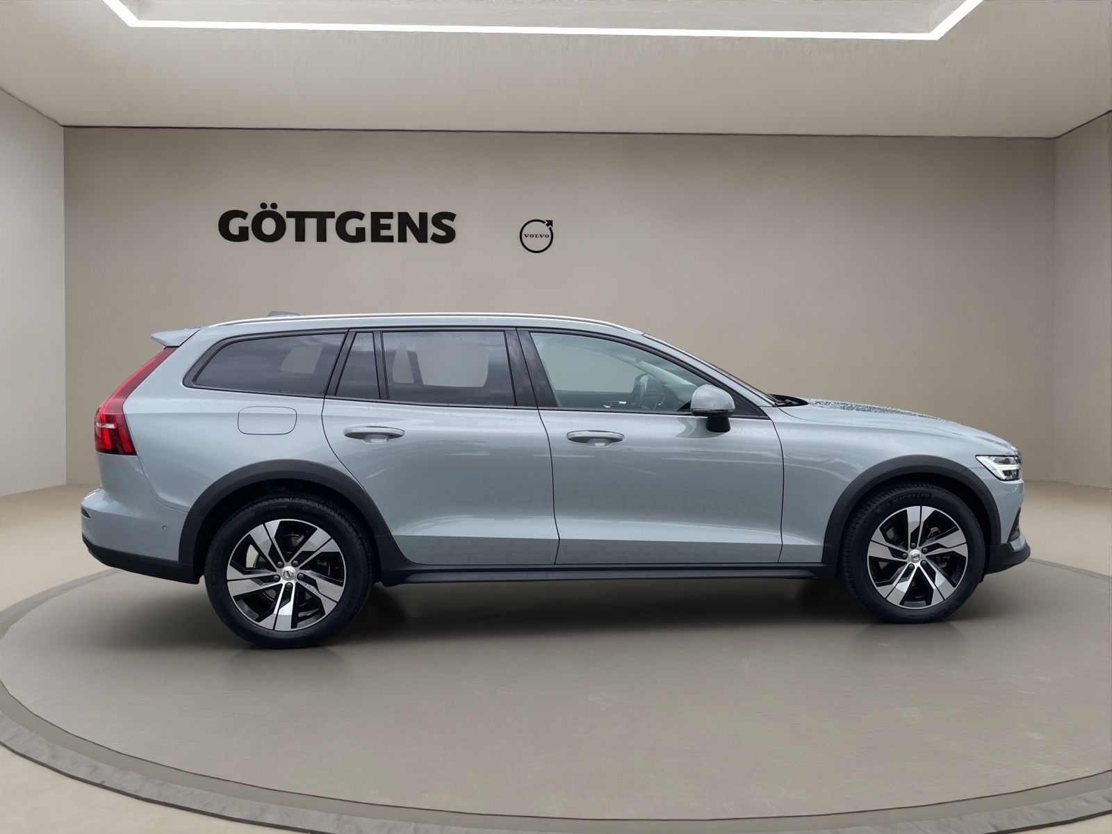 Volvo V60 Cross Country B4 AWD Plus PANO NAVI LED 18LM foto 5