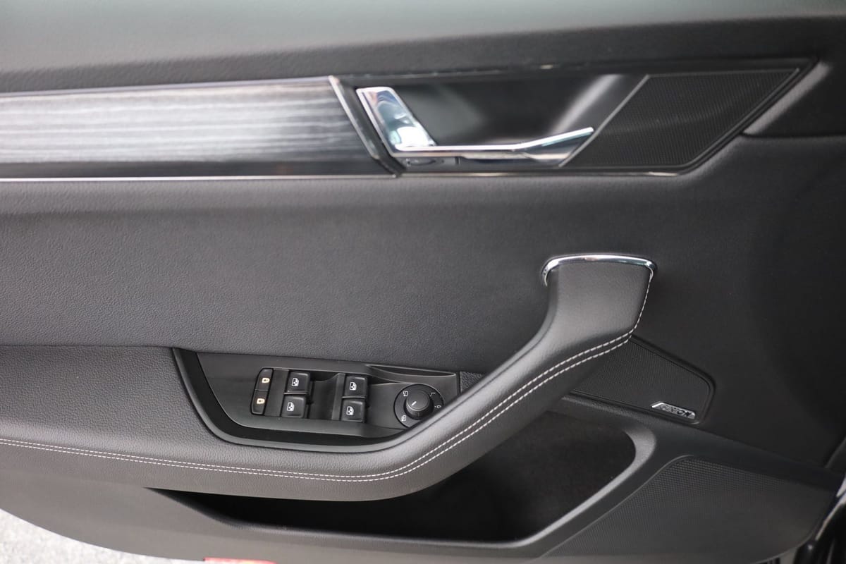 Skoda Superb Combi 2.0 TSI DSG Style LED Navi Kamera foto 21