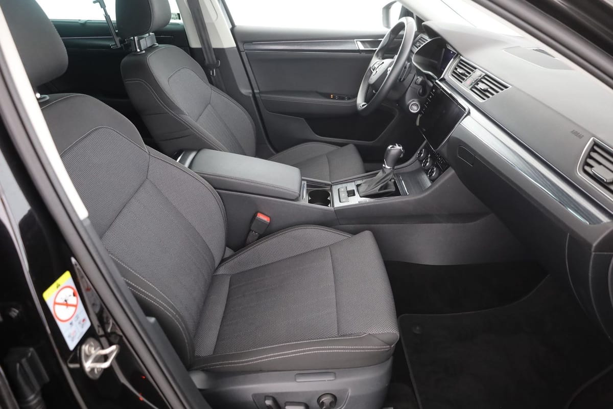 Skoda Superb Combi 2.0 TSI DSG Style LED Navi Kamera foto 23