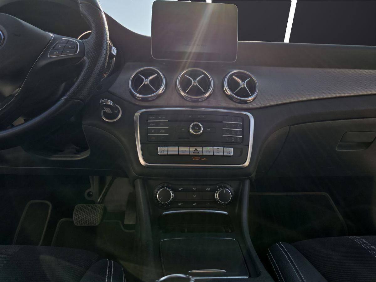Mercedes-Benz GLA 180 Urban Pano Busin. LED-HP Navi foto 12