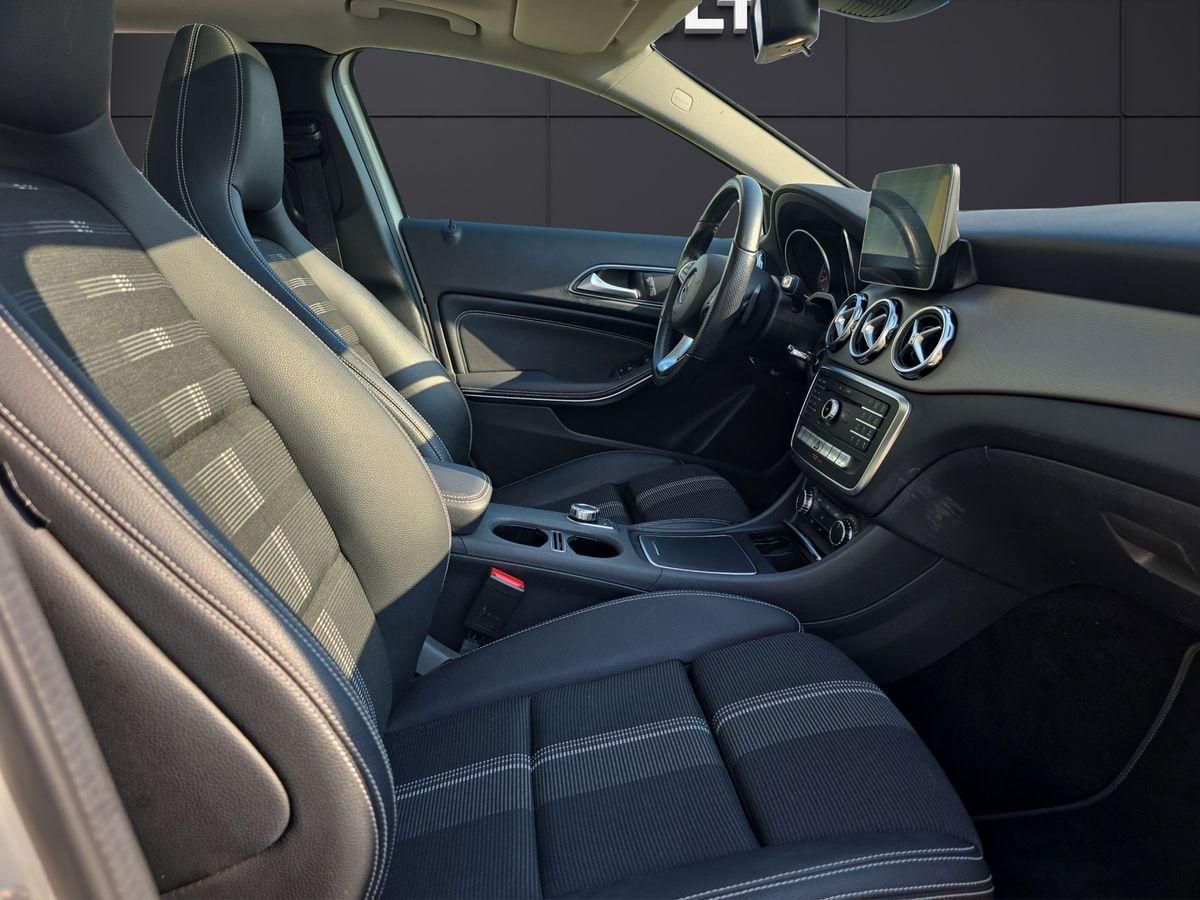 Mercedes-Benz GLA 180 Urban Pano Busin. LED-HP Navi foto 14