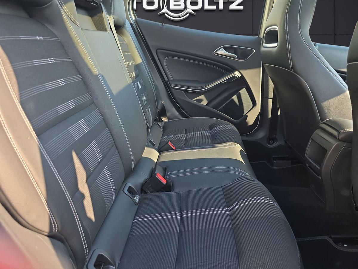 Mercedes-Benz GLA 180 Urban Pano Busin. LED-HP Navi foto 15