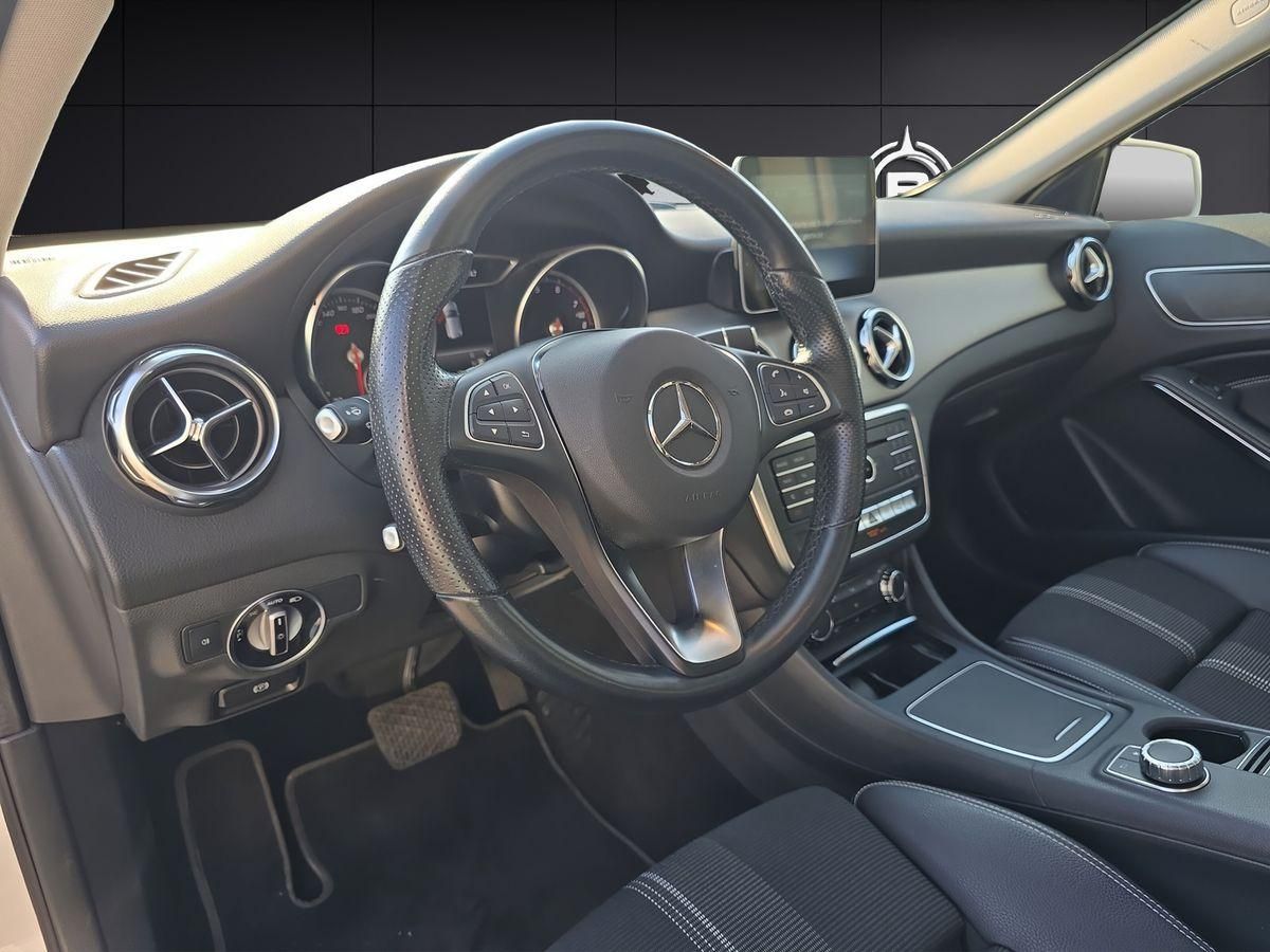 Mercedes-Benz GLA 180 Urban Pano Busin. LED-HP Navi foto 9