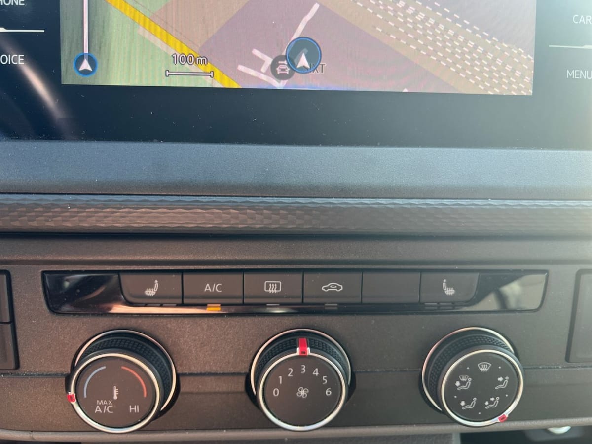 Volkswagen T6.1 Kombi lang 4MOTION Navi LED ACC Klima       foto 16