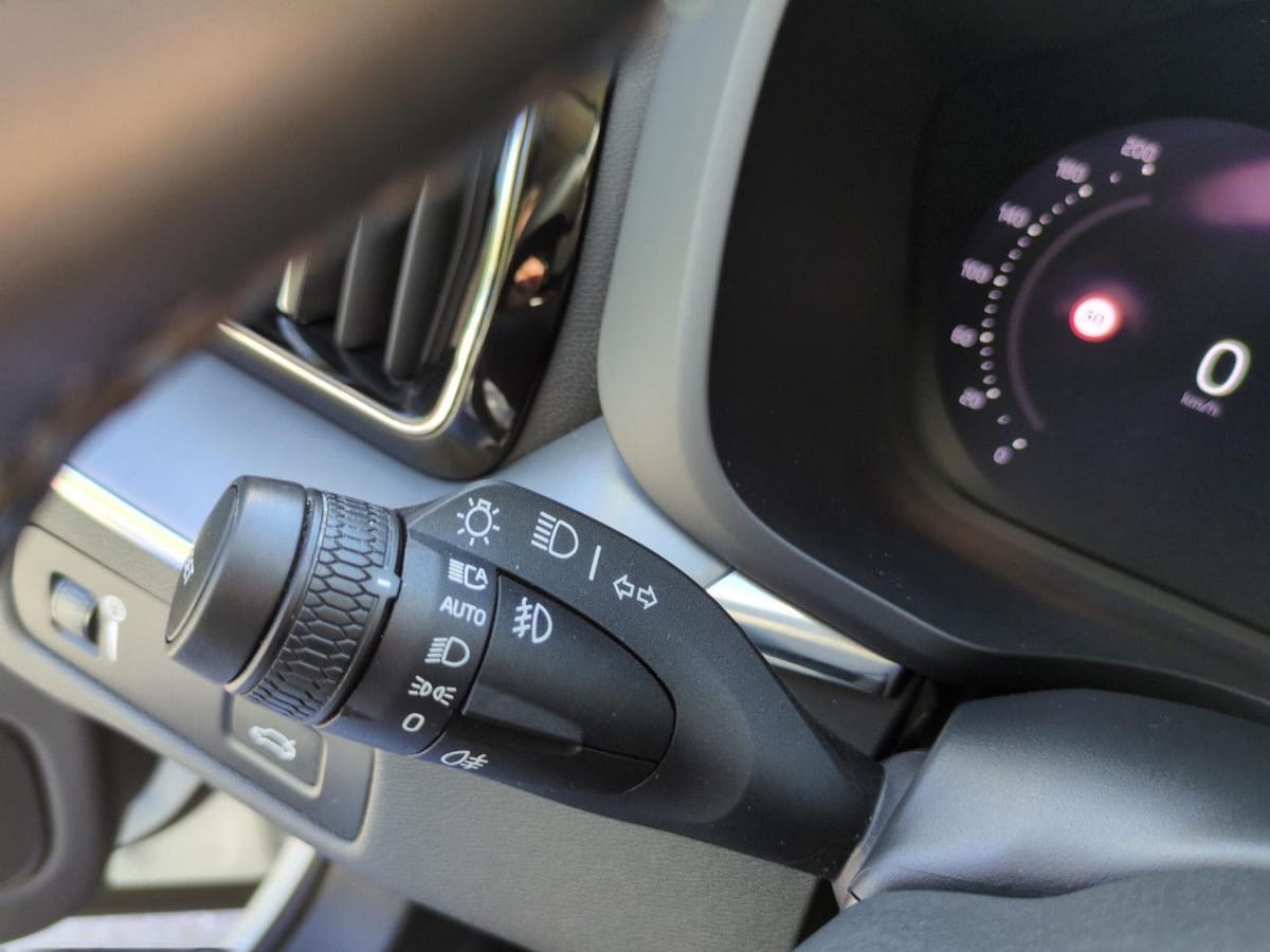 Volvo XC60 B4 (Benzin) Momentum Pro 2WD Automatik Navi foto 15