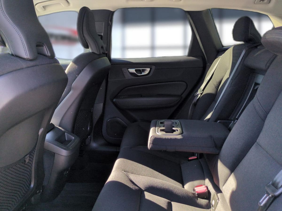 Volvo XC60 B4 (Benzin) Momentum Pro 2WD Automatik Navi foto 19