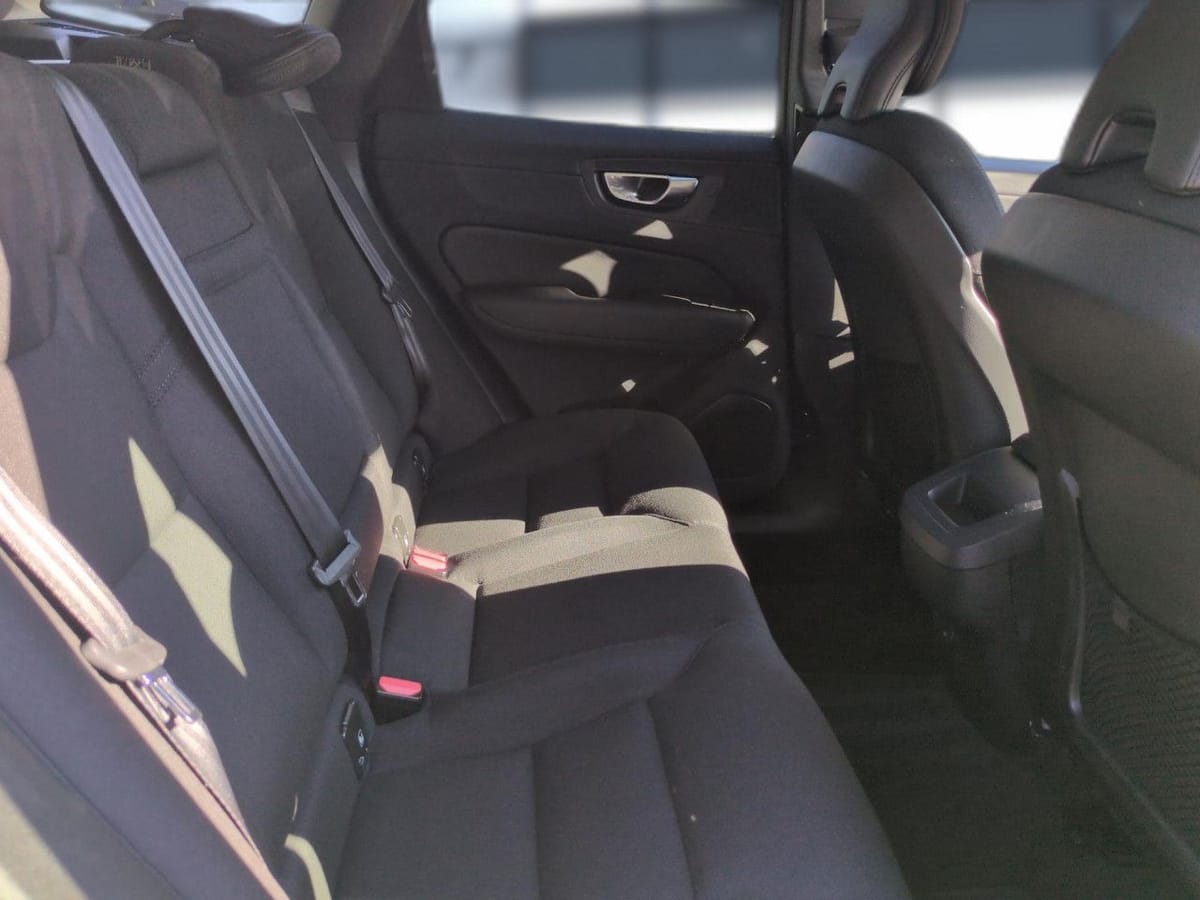 Volvo XC60 B4 (Benzin) Momentum Pro 2WD Automatik Navi foto 22