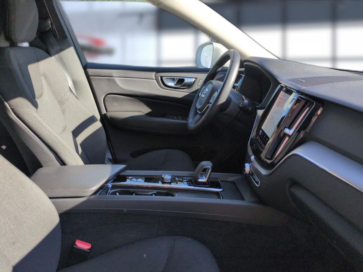 Volvo XC60 B4 (Benzin) Momentum Pro 2WD Automatik Navi foto 23