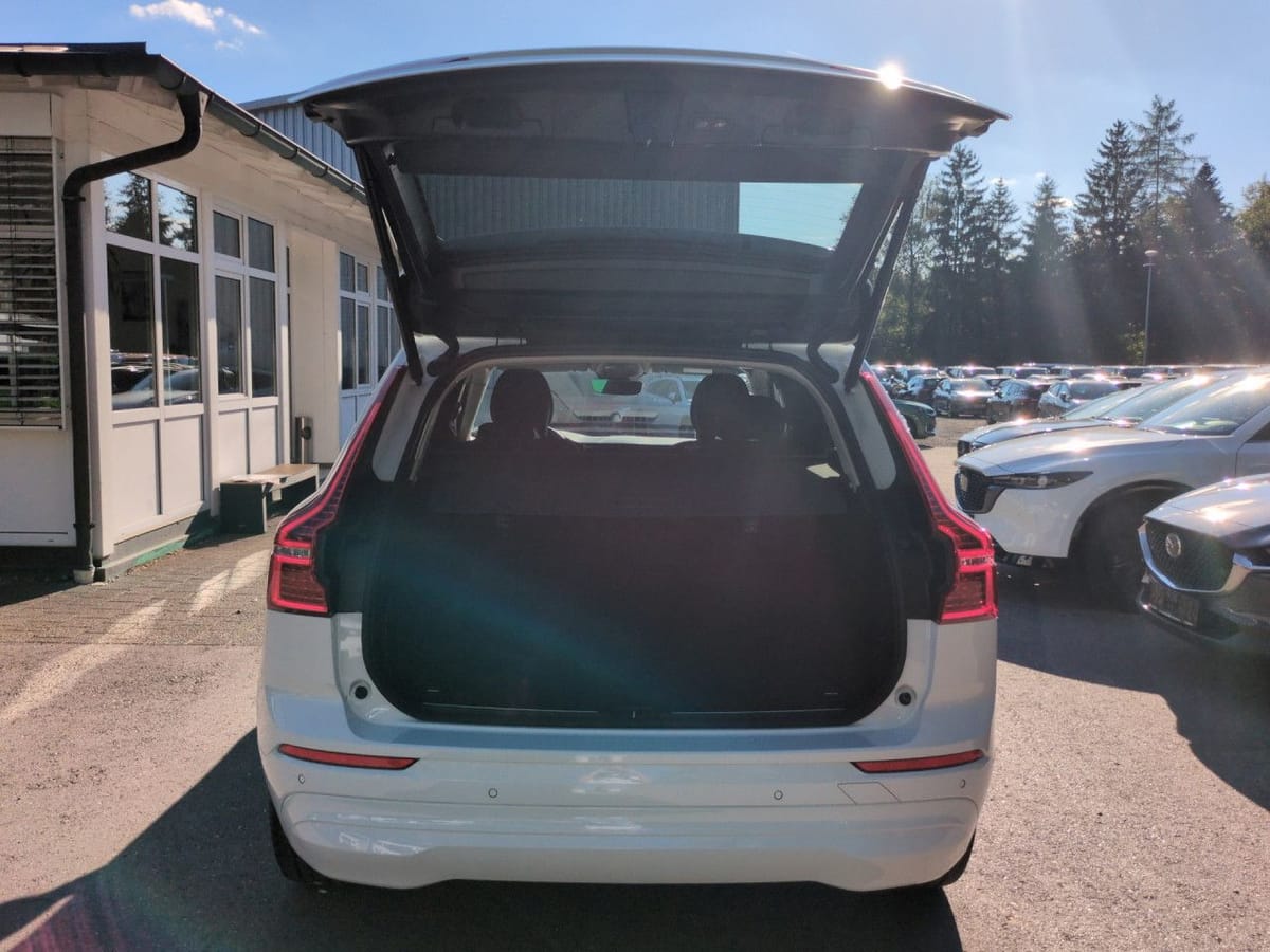 Volvo XC60 B4 (Benzin) Momentum Pro 2WD Automatik Navi foto 25
