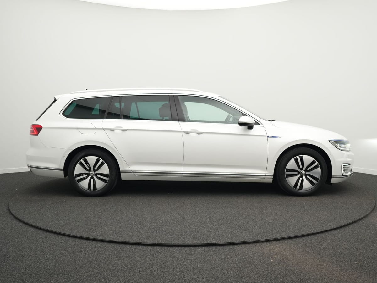 Volkswagen Passat Variant GTE 1.4 TSI DSG R-Line PANO AHK foto 12