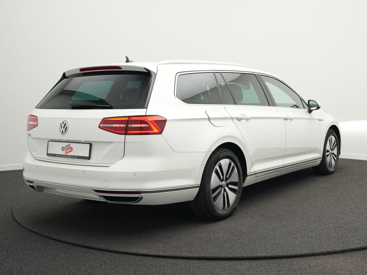Volkswagen Passat Variant GTE 1.4 TSI DSG R-Line PANO AHK foto 3